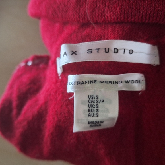 Sleeveless cherry red merino wool turtleneck - Picture 7 of 9